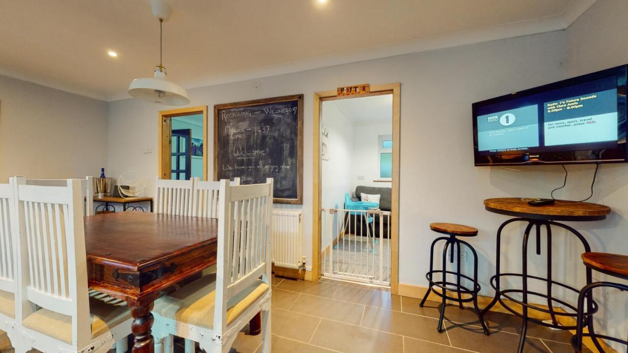 Jaw-Dropping Beach House In Anglesey ينليش المظهر الخارجي الصورة