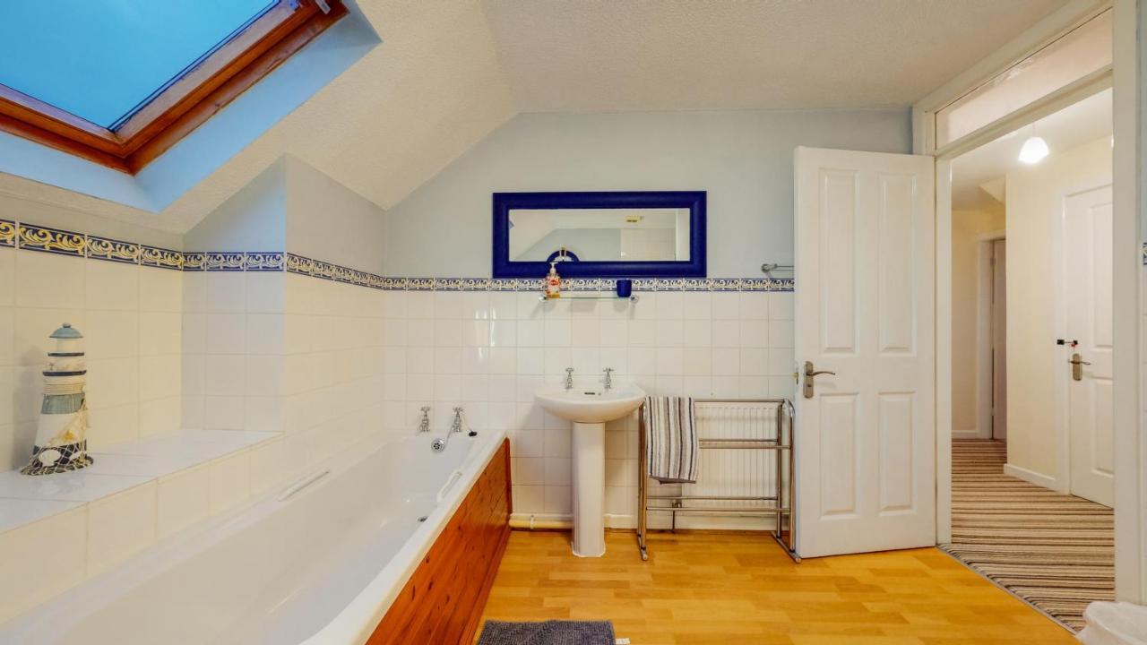 Jaw-Dropping Beach House In Anglesey ينليش المظهر الخارجي الصورة